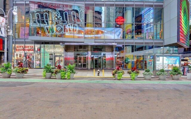1600 Broadway #16A, New York, NY 10019 (Road)