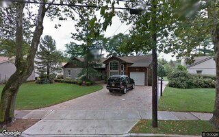 1605 Lakeview Dr, Hewlett, NY 11557