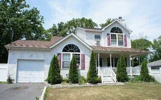161 E Parkview Dr, Shirley, NY 11967