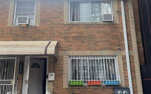 1620 Dean St, Brooklyn, NY 11213 (Porch)