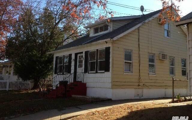 1621 Estelle Ave, Elmont, NY 11003
