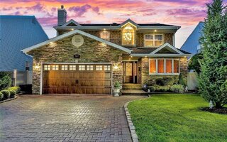 163 Philips Pl, Oceanside, NY 11572