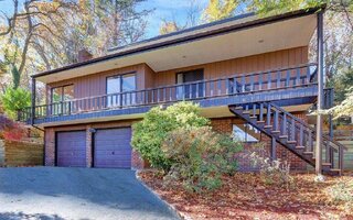 164 Cow Neck Rd, Port Washington, NY 11050