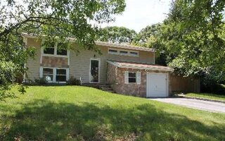 164 Silverleaf Ln, Islandia, NY 11749