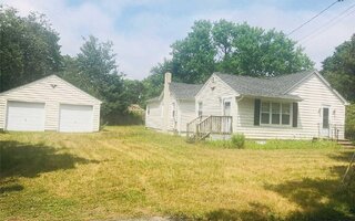 165 Eugene St, Holbrook, NY 11741