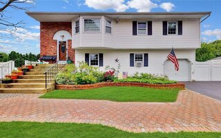 165 Huber Ave, Holbrook, NY 11741