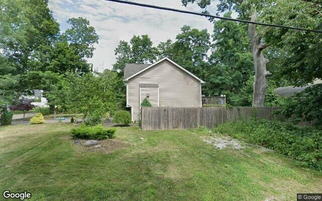 165 Washington Dr, Mastic Beach, NY 11951