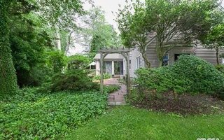 168 Bayview Dr, Oakdale, NY 11769