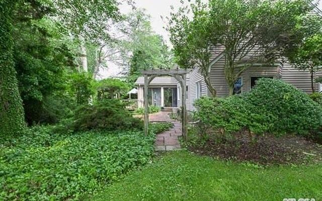 168 Bayview Dr, Oakdale, NY 11769