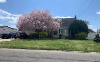 168 Weeks Rd, North Babylon, NY 11703