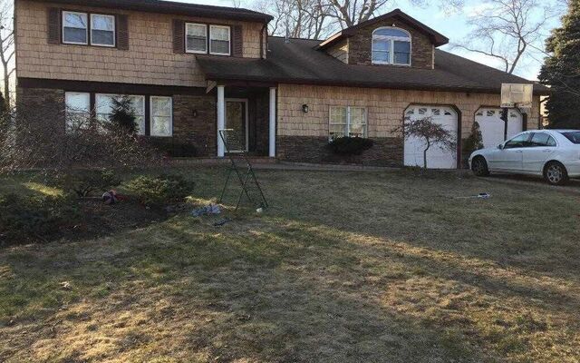 168 Woodbury Rd, Hauppauge, NY 11788