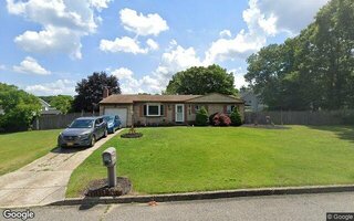 169 12th Ave, Holtsville, NY 11742