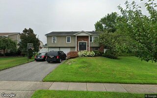 17 Carnegie Dr, Smithtown, NY 11787