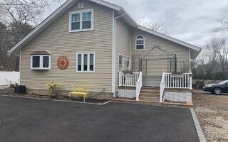 17 Cherry Ln, Medford, NY 11763