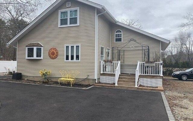 17 Cherry Ln, Medford, NY 11763 (House View)