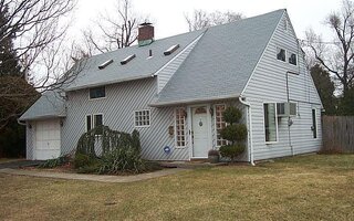17 Cinder Ln, Hicksville, NY 11801