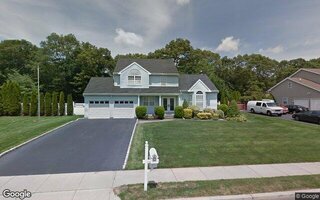 17 Dorothy Ln, Holbrook, NY 11741