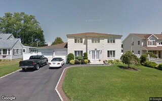 17 Girard Ave, Bay Shore, NY 11706