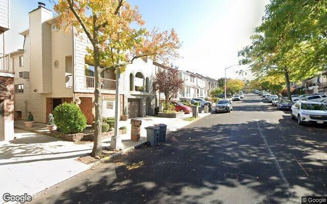 17 Hammock Ln, Staten Island, NY 10312