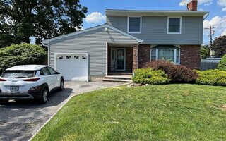 17 Harwood Pl, Melville, NY 11747