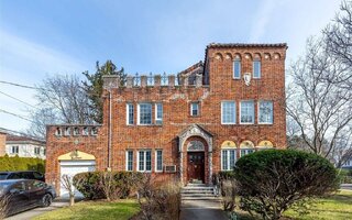 17 Hillside Ave, Great Neck, NY 11021