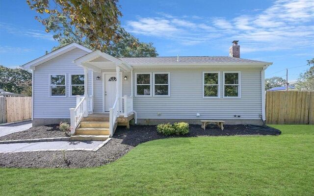 17 Huron St, Port Jefferson Station, NY 11776 (Porch)