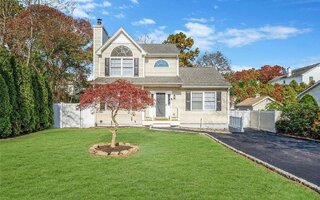 17 Kent Pl, Mastic, NY 11950