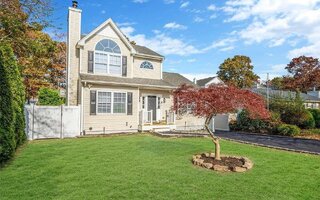 17 Kent Pl, Mastic, NY 11950