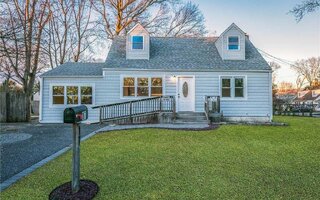 17 Laura Dr, Centereach, NY 11720