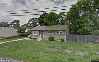 17 Lincoln Ave, Farmingdale, NY 11735