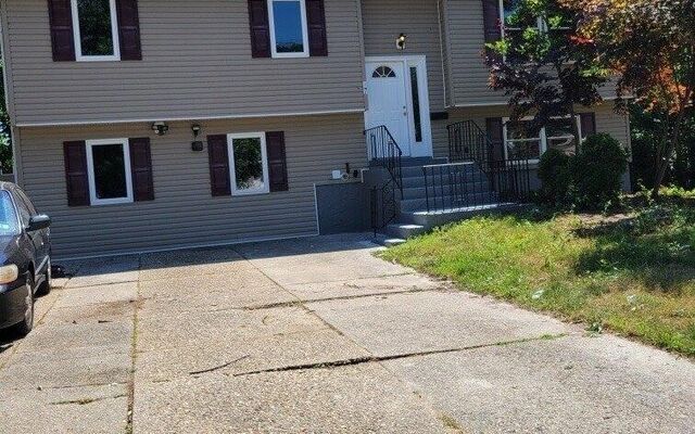 17 N Cardinal Ct, Bay Shore, NY 11706 (House View)