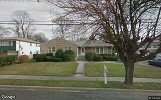 17 Oakley Ave, Massapequa, NY 11758