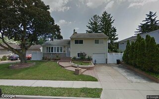 17 Primrose Ave, Hicksville, NY 11801
