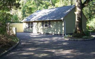 17 Rogers Dr, Cold Spring Harbor, NY 11724