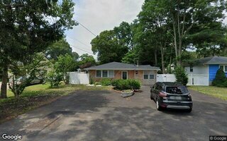 17 Sawyer St, Mastic, NY 11950