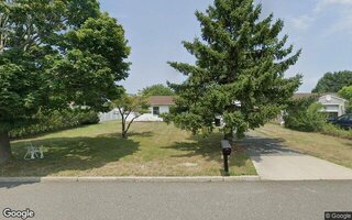 17 Thrasher Ave, Bellport, NY 11713