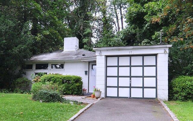 17 Wellington Rd, Greenvale, NY 11548 (Garage)
