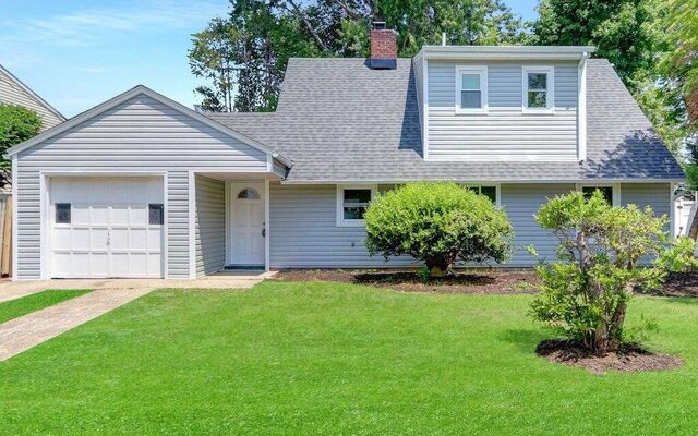 17 Windmill Ln, Levittown, NY 11756 (Yard)