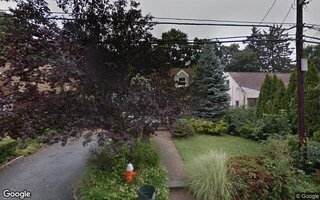 17 Wyckoff St, Greenlawn, NY 11740