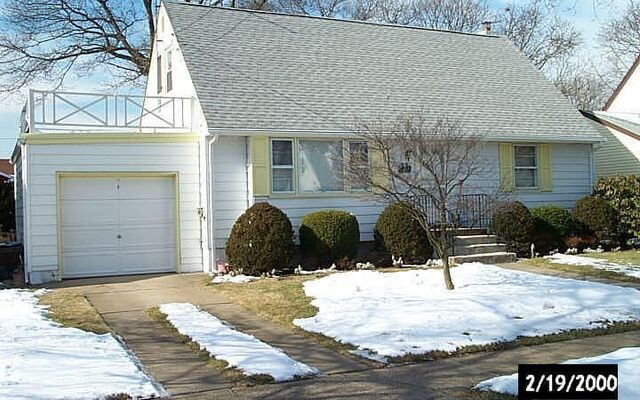 170 Charles Ave, Massapequa Park, NY 11762