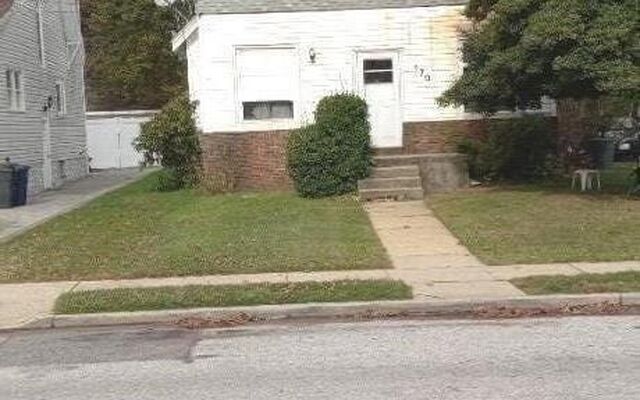 170 Whaley St, Freeport, NY 11520 (Yard)