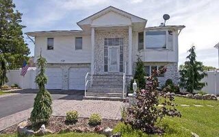 171 Driftwood Dr, West Islip, NY 11795