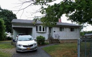1720 Manatuck Blvd, Bay Shore, NY 11706