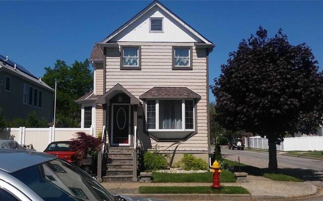 1720 Montague Ave, Merrick, NY 11566