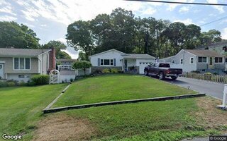 175 Adirondack Dr, Farmingville, NY 11738