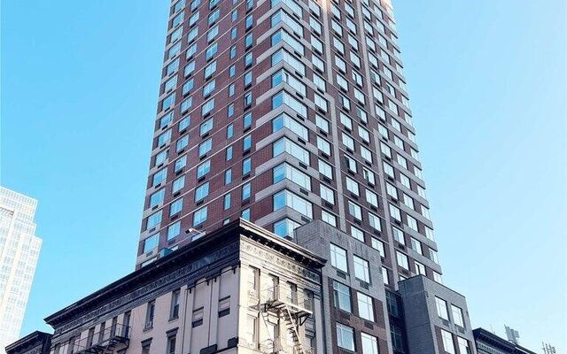 1760 2nd Ave #19b, New York, NY 10128