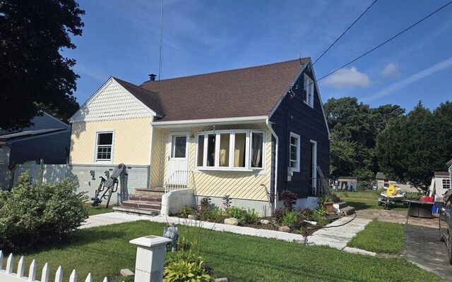 1776 Stein Dr, Bay Shore, NY 11706 (Yard)