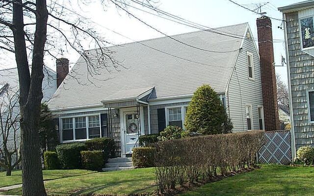178 Raff Ave, Mineola, NY 11501