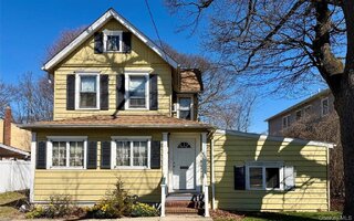 1789 Smith St, Merrick, NY 11566