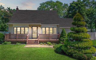 179 San Juan Dr, Hauppauge, NY 11788